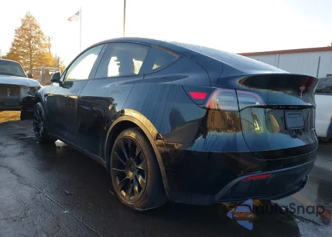 2022 Tesla Model Y Long Range Dual Motor All-Wheel Drive z USA, uszkodzony, nr VIN 7SAYGAEE1NF393351